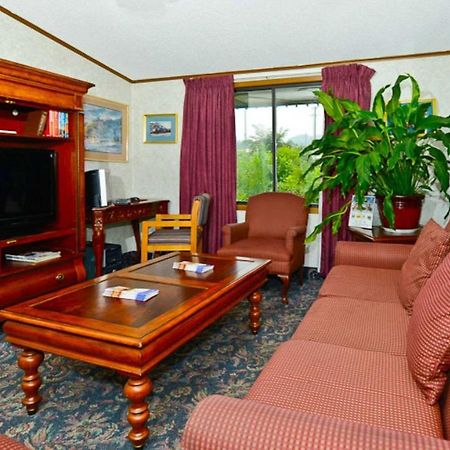 M Star Hotel Covington Bagian luar foto