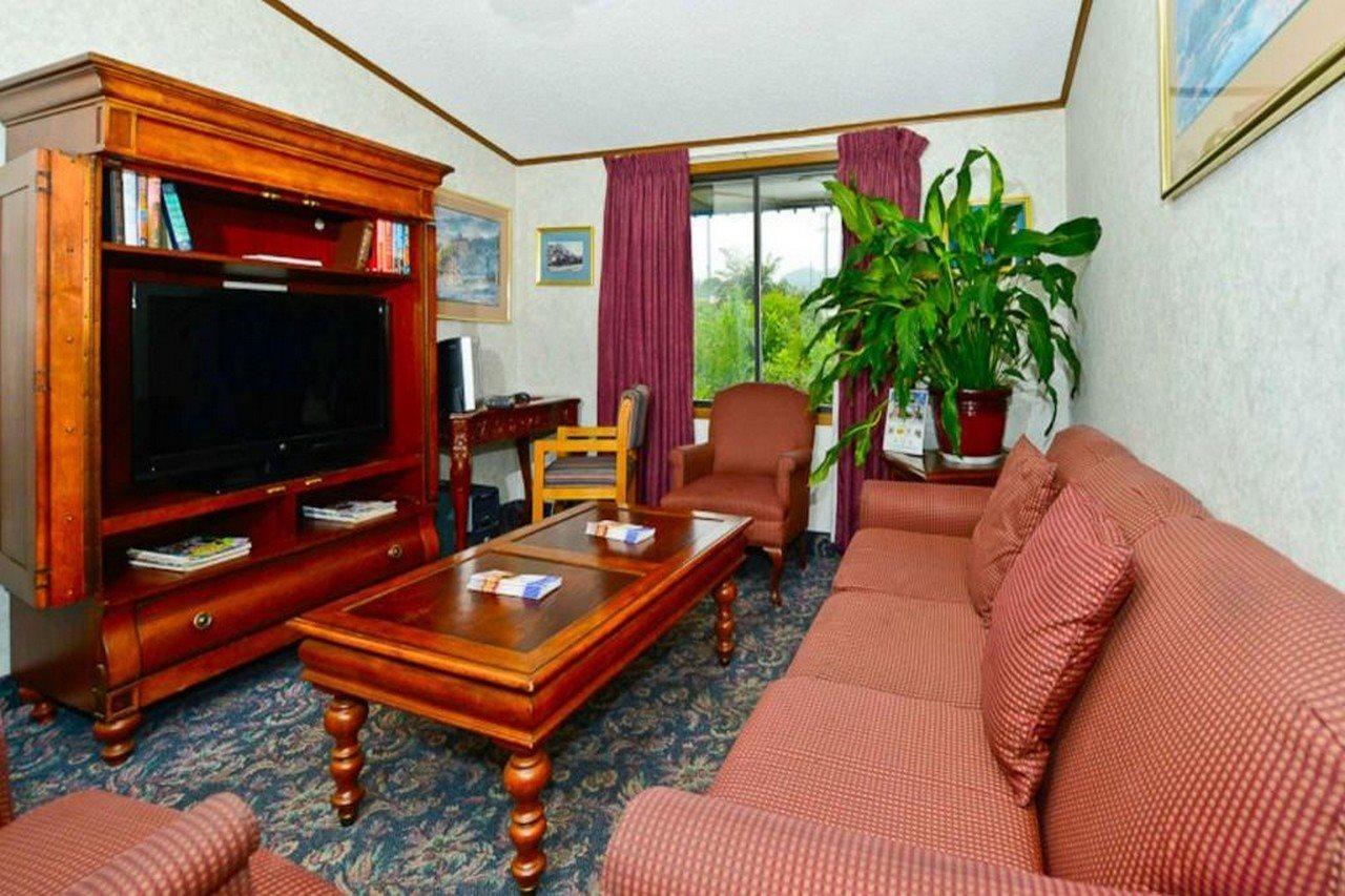 M Star Hotel Covington Bagian luar foto